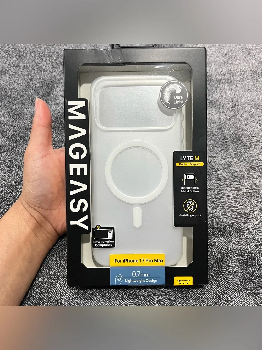 Iphone 17 Pro Max ultra thin magnetic  phone case